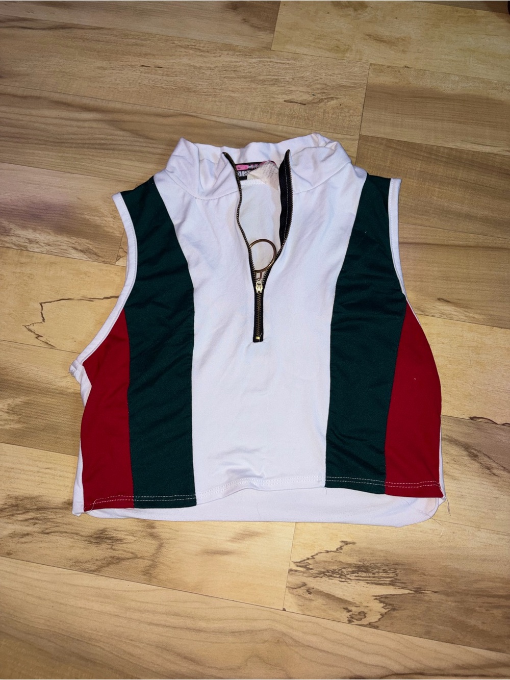 Discreet White Cropped Tank with Green and Red Panels